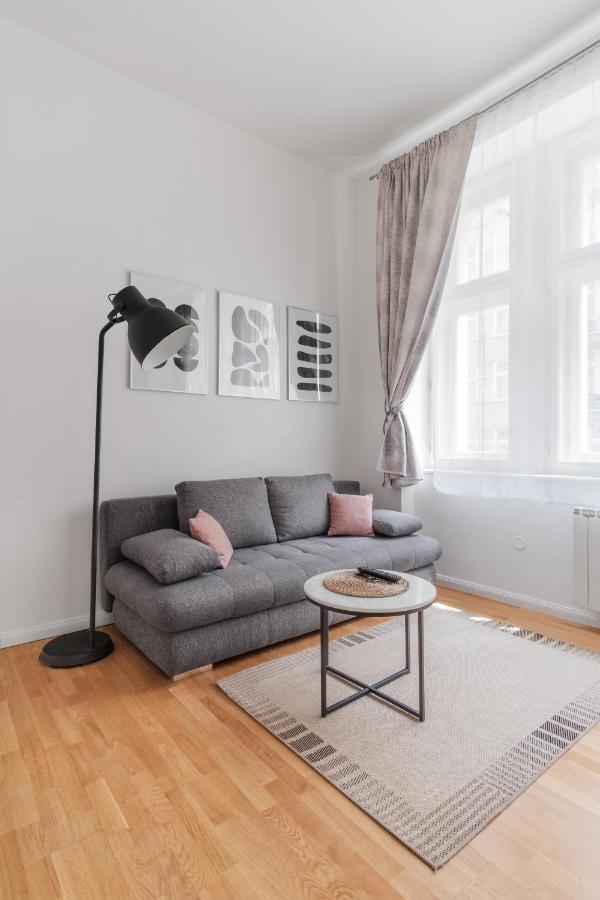 Luminous Apartment For 2 Near Wenceslas Square By Prague Days Экстерьер фото