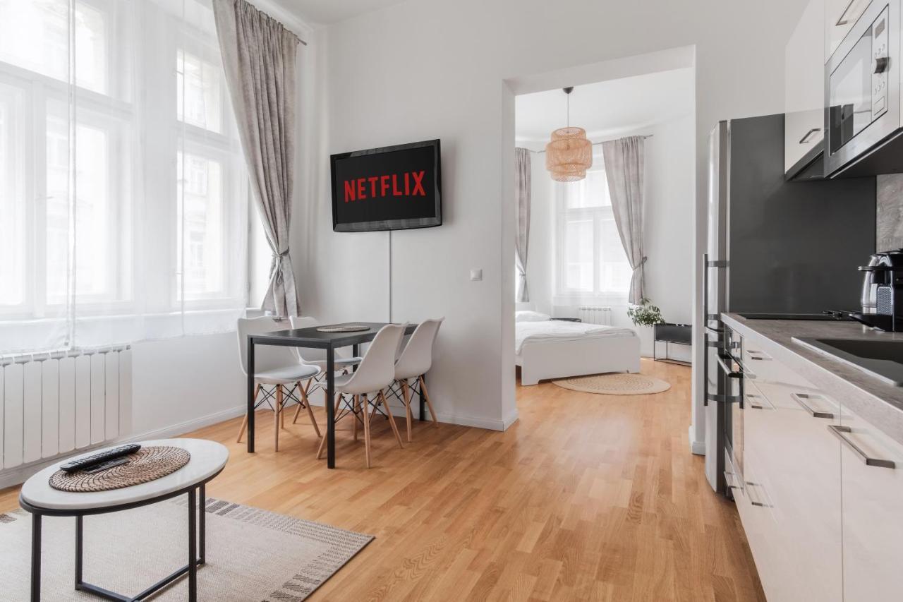 Luminous Apartment For 2 Near Wenceslas Square By Prague Days Экстерьер фото
